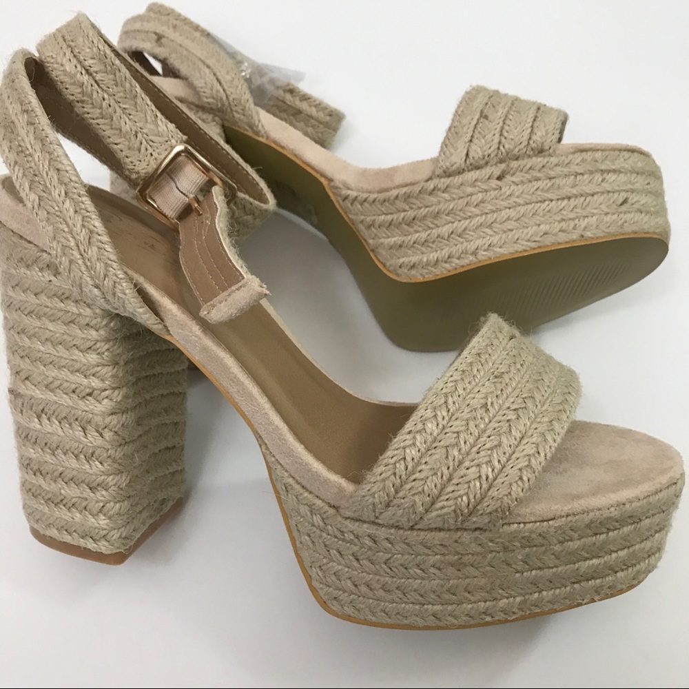 No doubt women’s shoes size 10 heels NWB